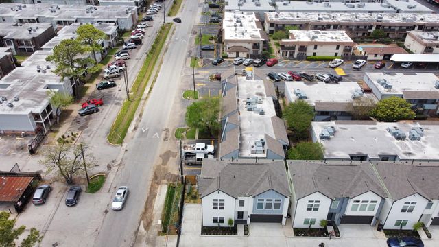 2903 Sherwood Green Lane, Houston, TX 77092