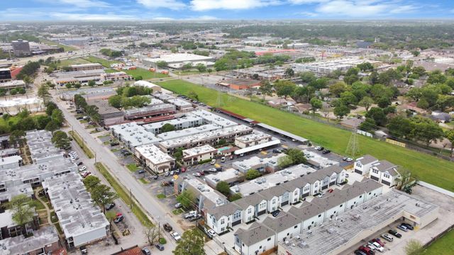 2903 Sherwood Green Lane, Houston, TX 77092