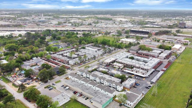 2903 Sherwood Green Lane, Houston, TX 77092