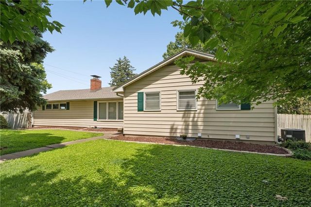 5801 Floyd Street, Overland Park, KS 66202