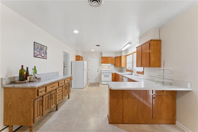 5801 Floyd Street, Overland Park, KS 66202