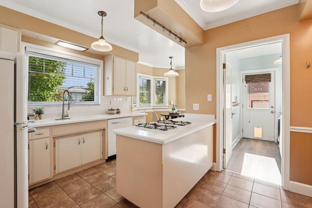 2200 2nd Ave, Sacramento, CA 95818