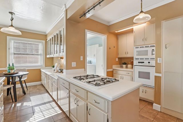 2200 2nd Ave, Sacramento, CA 95818