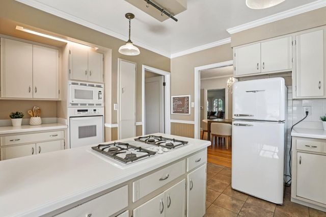 2200 2nd Ave, Sacramento, CA 95818