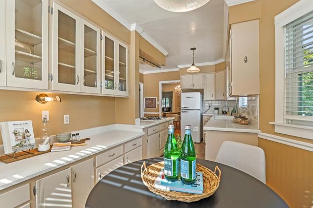 2200 2nd Ave, Sacramento, CA 95818