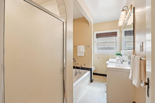 2200 2nd Ave, Sacramento, CA 95818