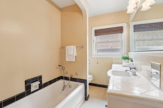 2200 2nd Ave, Sacramento, CA 95818