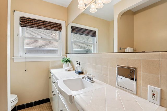 2200 2nd Ave, Sacramento, CA 95818