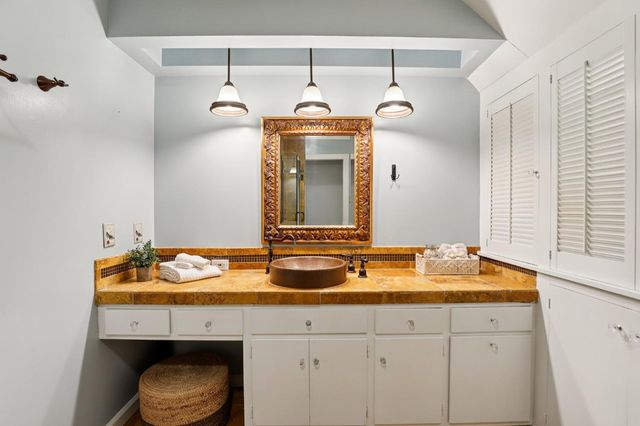 2200 2nd Ave, Sacramento, CA 95818