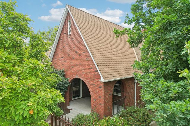 2200 2nd Ave, Sacramento, CA 95818