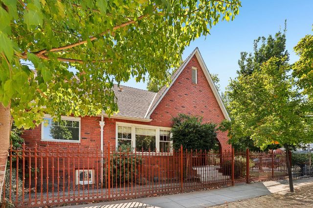 2200 2nd Ave, Sacramento, CA 95818