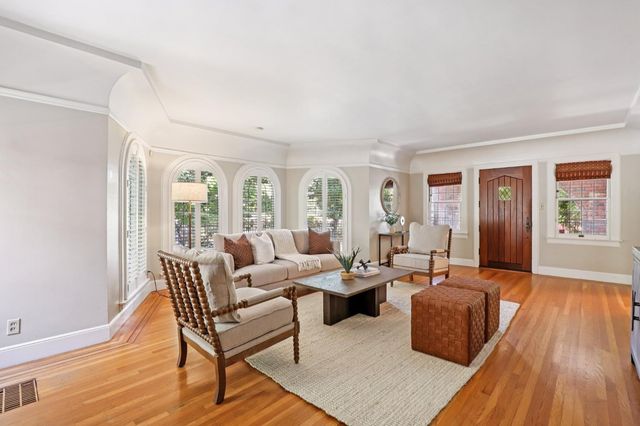 2200 2nd Ave, Sacramento, CA 95818