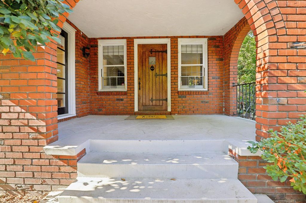 2200 2nd Ave, Sacramento, CA 95818