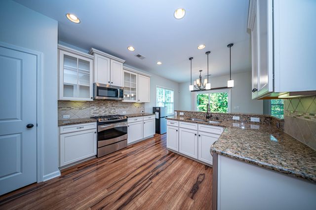 8485 Middle River Way, North Charleston, SC 29420