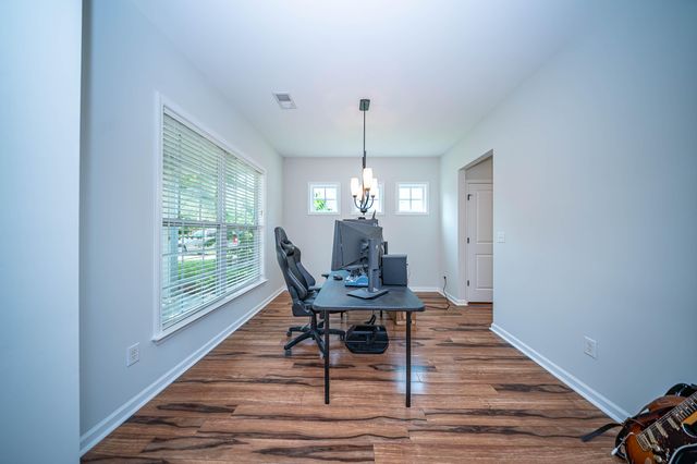 8485 Middle River Way, North Charleston, SC 29420