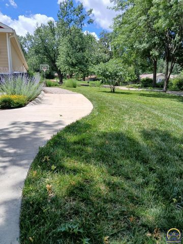 301 SW Yorkshire RD, Topeka, KS 66606