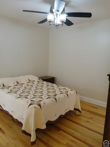 301 SW Yorkshire RD, Topeka, KS 66606