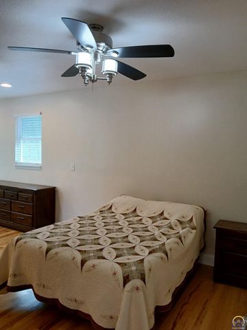 301 SW Yorkshire RD, Topeka, KS 66606