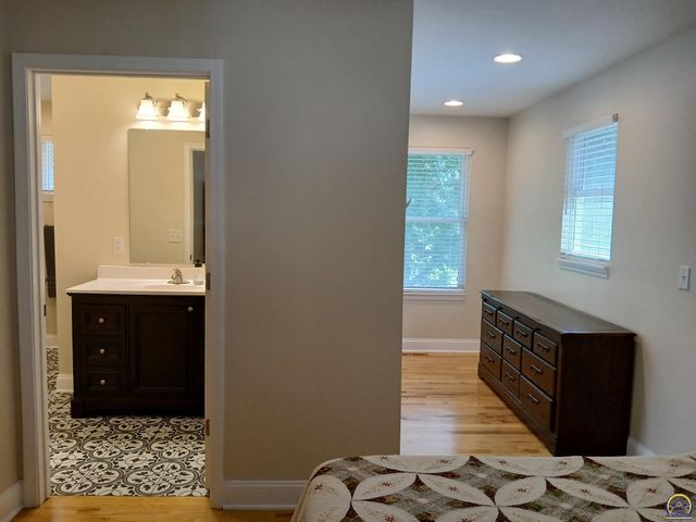 301 SW Yorkshire RD, Topeka, KS 66606