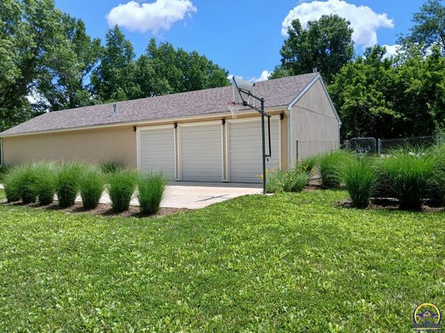 301 SW Yorkshire RD, Topeka, KS 66606