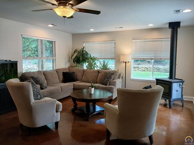 301 SW Yorkshire RD, Topeka, KS 66606