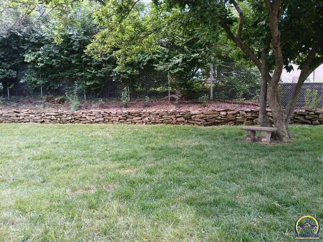 301 SW Yorkshire RD, Topeka, KS 66606