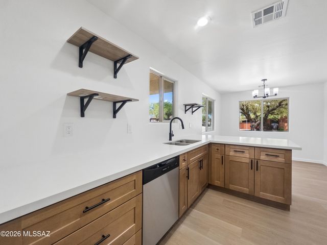 1387 W Calle Rio Lobo, Tucson, AZ 85714