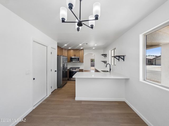 1387 W Calle Rio Lobo, Tucson, AZ 85714