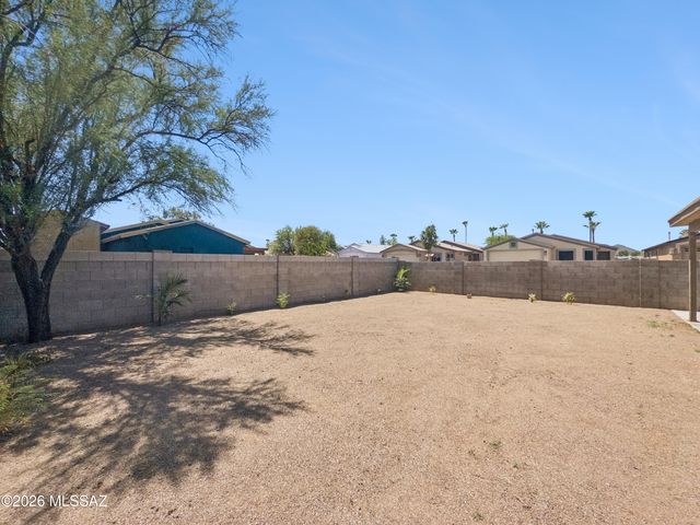 1387 W Calle Rio Lobo, Tucson, AZ 85714