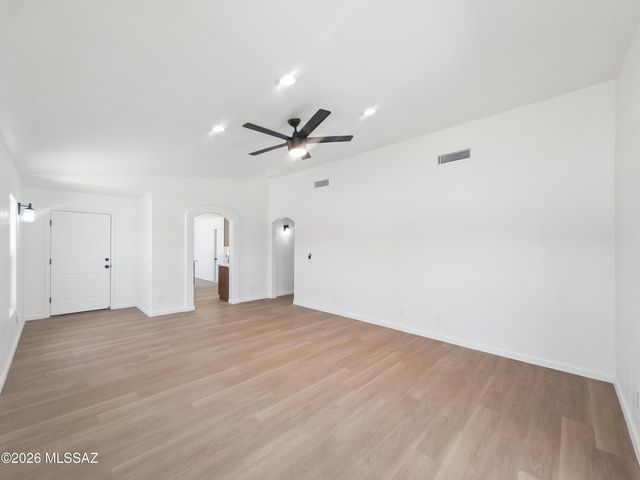 1387 W Calle Rio Lobo, Tucson, AZ 85714