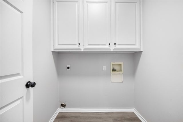 1301 Essex Green, College Station, TX 77845