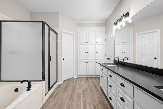 1301 Essex Green, College Station, TX 77845