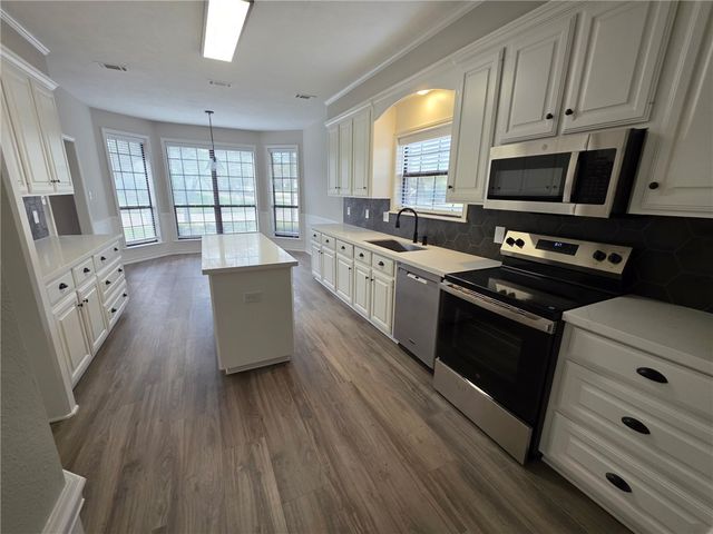 1301 Essex Green, College Station, TX 77845