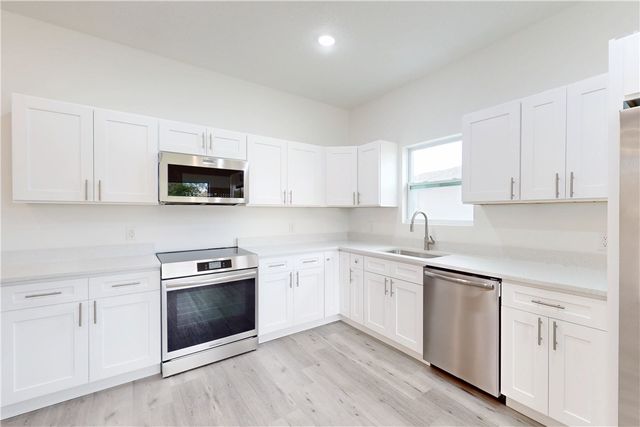 8675 101st Court, Vero Beach, FL 32967