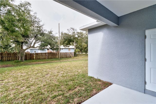 8675 101st Court, Vero Beach, FL 32967