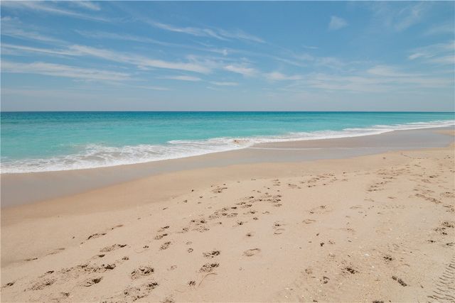 8675 101st Court, Vero Beach, FL 32967