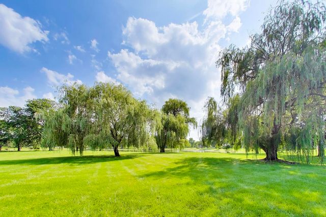 758 Moore Drive 758, Elk Grove Village, IL 60007