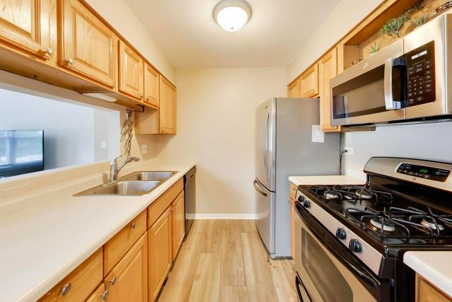 758 Moore Drive 758, Elk Grove Village, IL 60007