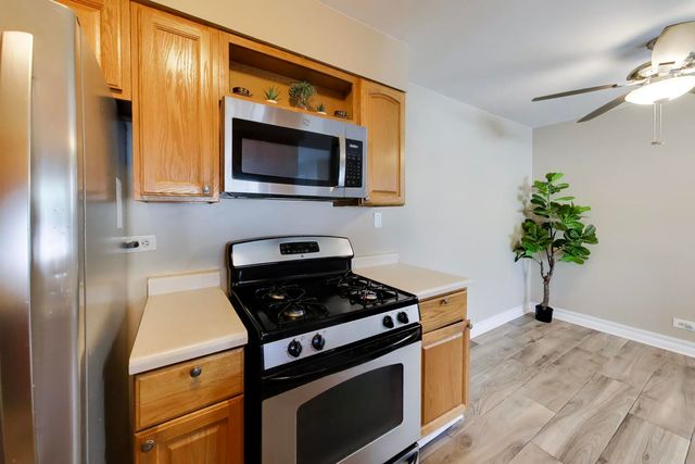 758 Moore Drive 758, Elk Grove Village, IL 60007