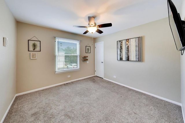 758 Moore Drive 758, Elk Grove Village, IL 60007