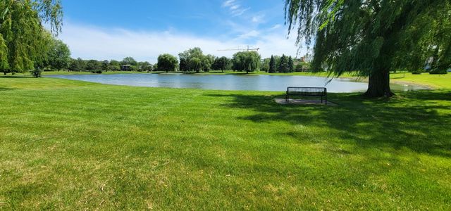 758 Moore Drive 758, Elk Grove Village, IL 60007