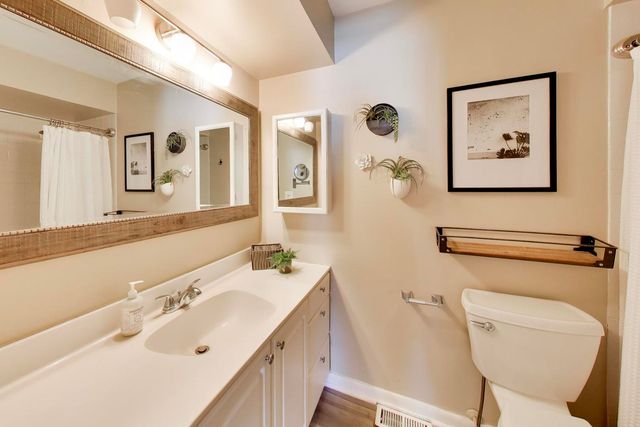758 Moore Drive 758, Elk Grove Village, IL 60007