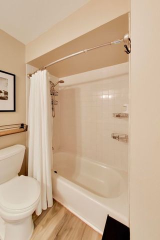 758 Moore Drive 758, Elk Grove Village, IL 60007
