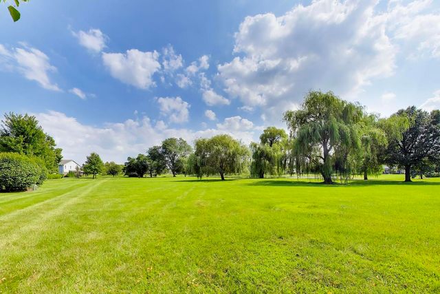 758 Moore Drive 758, Elk Grove Village, IL 60007