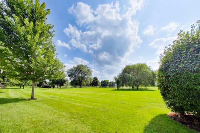 758 Moore Drive 758, Elk Grove Village, IL 60007