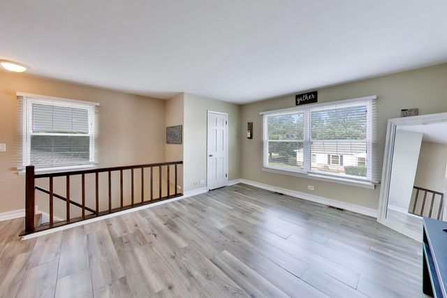 758 Moore Drive 758, Elk Grove Village, IL 60007