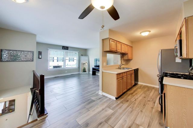 758 Moore Drive 758, Elk Grove Village, IL 60007