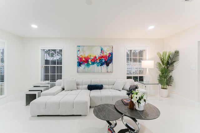 3199 NE 6th Drive, Boca Raton, FL 33431