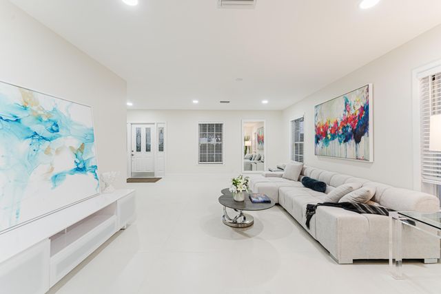 3199 NE 6th Drive, Boca Raton, FL 33431