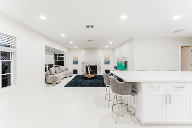 3199 NE 6th Drive, Boca Raton, FL 33431